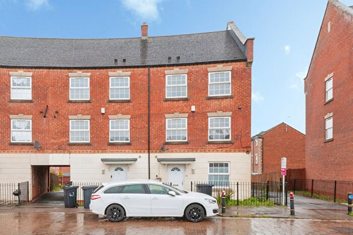 4 Bedroom End Terrace House For Sale In Hamilton Circle, Hamilton, Leicester, LE5