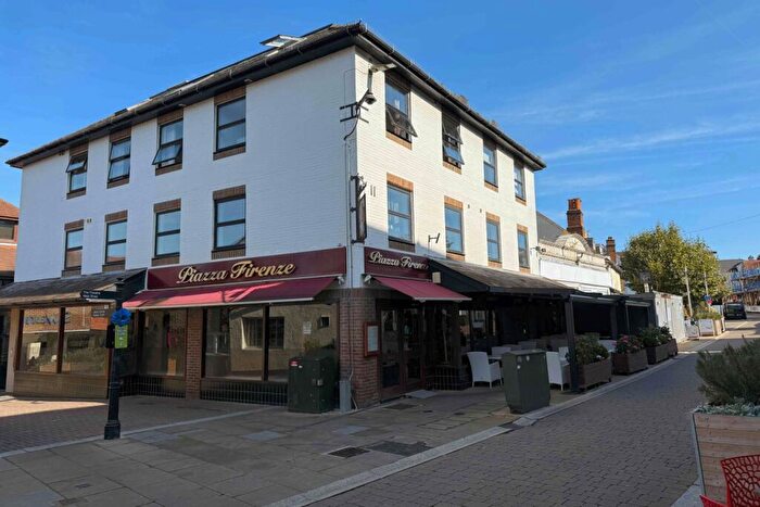1 Bedroom Flat To Rent In Cygnet House, - High Street, Leatherhead, Surrey, KT22