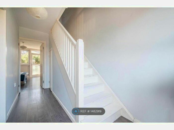 3 Bedroom Maisonette To Rent In Waylett House, London, SE11