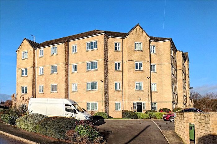 2 Bedroom Flat For Sale In Calder View, Mirfield, West Yorkshire, WF14