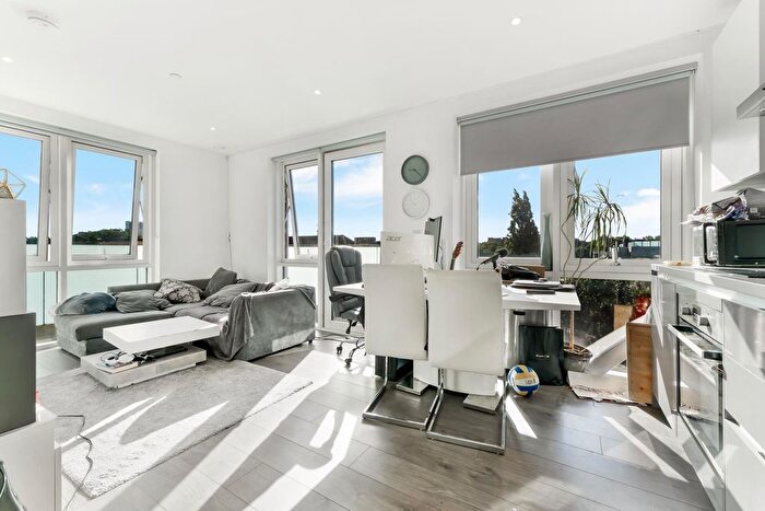 2 Bedroom Flat To Rent In Discovery House, Battersea Reach, London, SW18