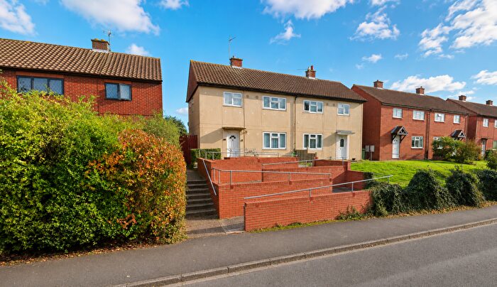 3 Bedroom Semi-Detached House For Sale In Kitwood Avenue, Dordon, Tamworth, Warwickshire, , Tamworth, B78