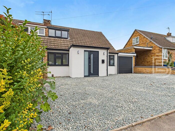 3 Bedroom Semi-Detached House For Sale In Horne Close, Hillmorton, Rugby, CV21