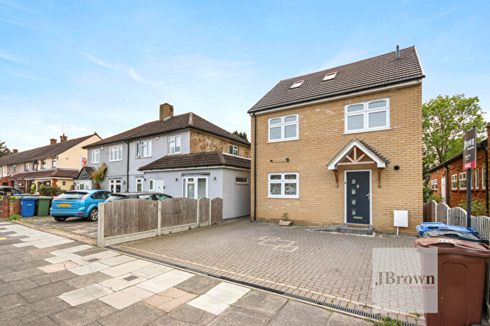 5 Bedroom Detached House For Sale In Foyle Drive, South Ockendon, Essex, RM15