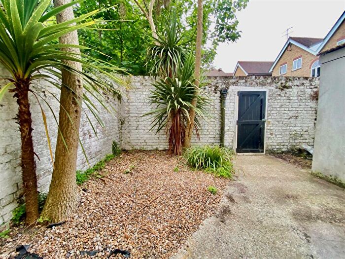 House To Rent In Christchurch Road, Worthing, BN11