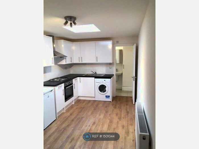 1 Bedroom Flat To Rent In Foxton Way, Sutton, SM3