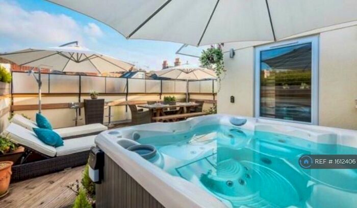 3 Bedroom Penthouse To Rent In St Luke&#;S Court, Whyteleafe, CR3