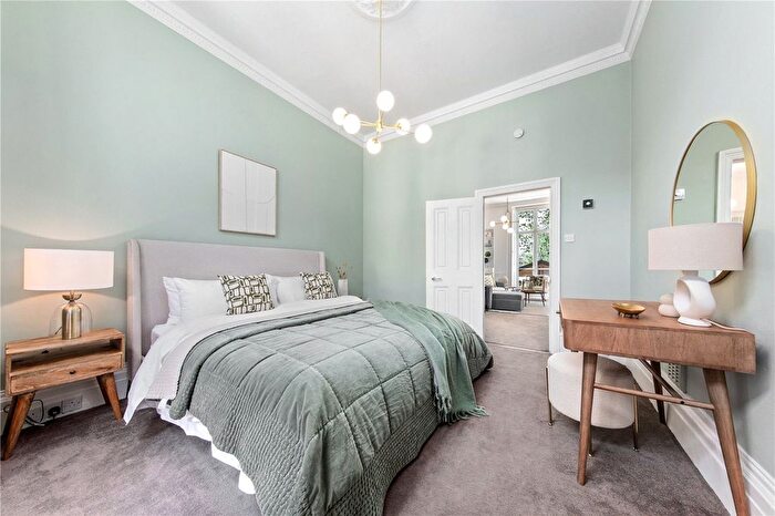 1 Bedroom Flat To Rent In St Georges Square, London, SW1V