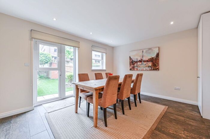 4 Bedroom Semi-detached House To Rent In Bedser Close, Oval, London, SE11