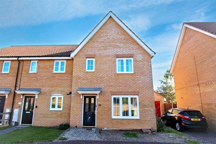 3 Bedroom Semi-Detached House For Sale In Mountbatten Drive, Norwich, NR6