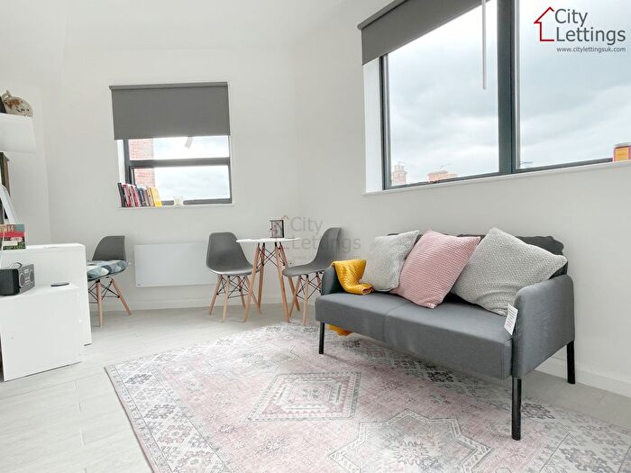 Studio To Rent In Forest Road West, Nottingham, NG7
