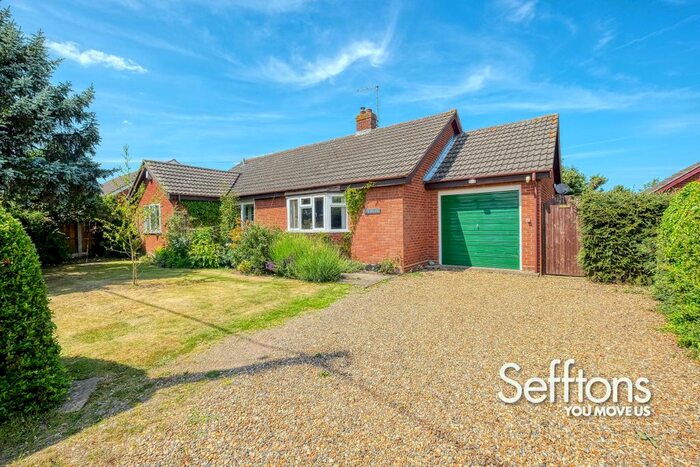 3 Bedroom Bungalow For Sale In The Hollies, Hemblington ., NR13