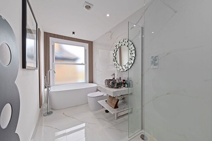 2 Bedroom Flat For Sale In Brockley View, Honor Oak, SE23