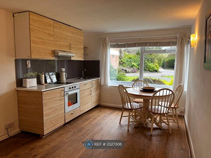 2 Bedroom Flat To Rent In Warren Road, Guildford, GU1