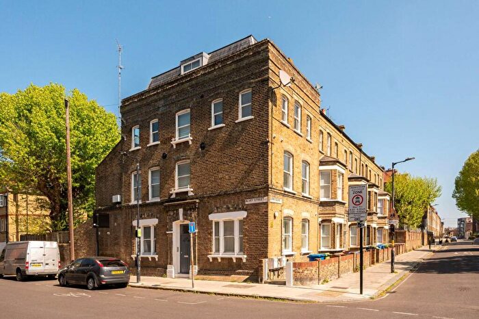 2 Bedroom Flat For Sale In Surrey Square, Elephant And Castle, London, SE17