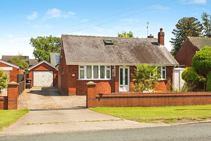 4 Bedroom Bungalow For Sale In Leyland Lane, Leyland, Lancashire, PR25