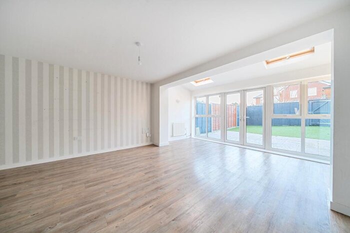 3 Bedroom Semi-Detached House To Rent In Morris Drive Belvedere, DA17