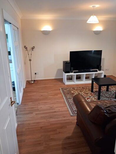 1 Bedroom Flat To Rent In Fallowfield Drive, London, N12