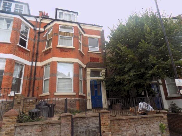 2 Bedroom Flat To Rent In Second Floor Flat, Hornsey Rise Gardens, New Orleans Walk, Archway, London, N19