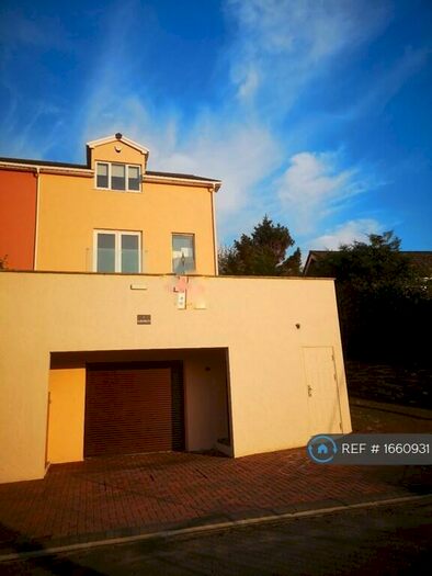 4 Bedroom End Of Terrace House To Rent In Arfyn, Colwyn Bay, LL28