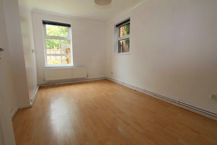 1 Bedroom Flat For Sale In Avington Walk, Thundersley, SS7