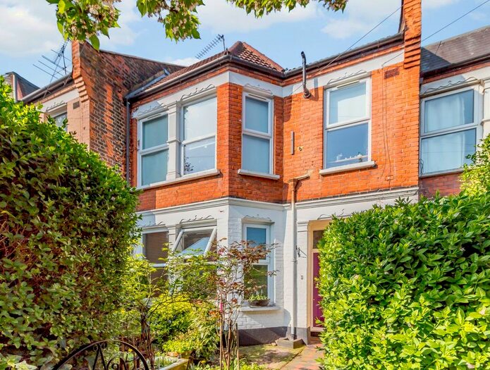 2 Bedroom Flat To Rent In Fairbourne Road, London, N17