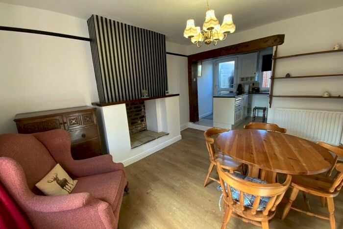 2 Bedroom Cottage For Sale In Furnace Lane, Sheffield, S13