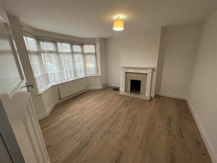 3 Bedroom Semi-Detached House To Rent In Central Road, Stanford-Le-Hope, SS17