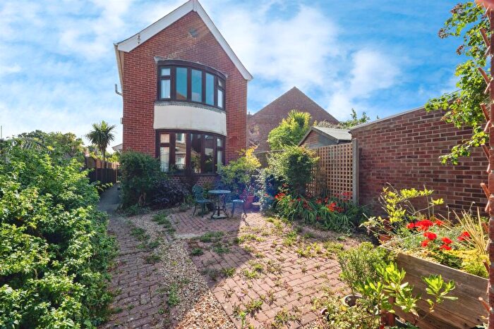 3 Bedroom Detached House For Sale In Roman Road, Weymouth, DT3