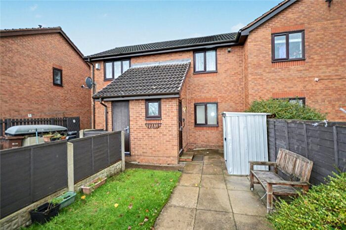 2 Bedroom Apartment For Sale In Eaton Square, Leeds, West Yorkshire, LS10