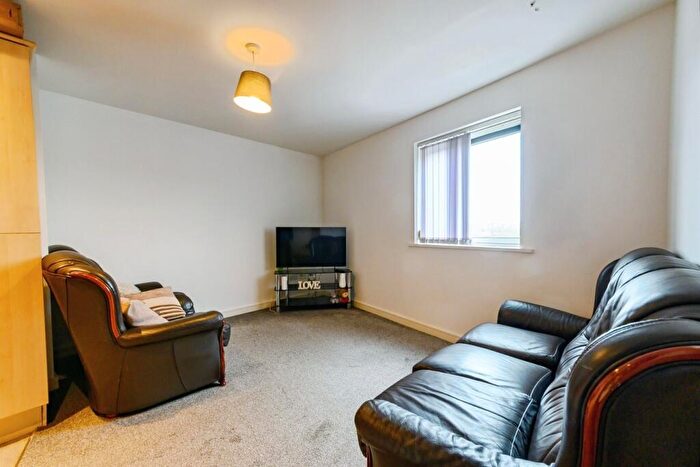 2 Bedroom Apartment For Sale In Marsden Road, Bolton, BL1 - Photo 3
