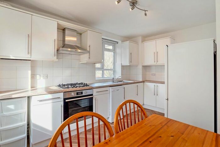 2 Bedroom Flat To Rent In Esher Gardens, London, SW19