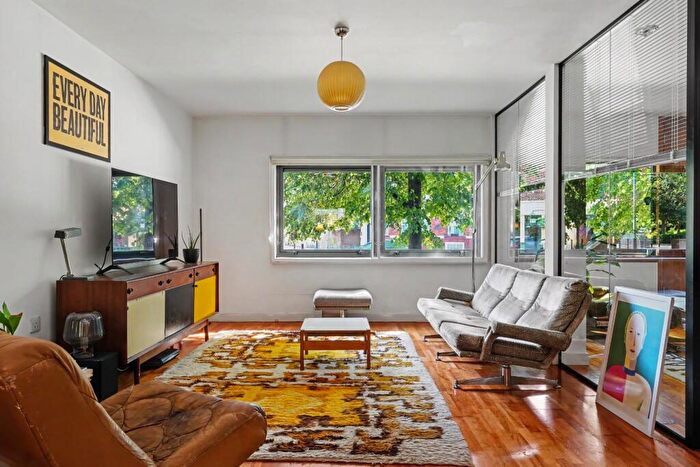2 Bedroom Apartment For Sale In Northwold Road, London, N16