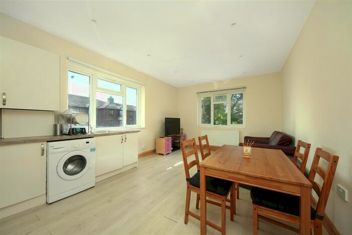 2 Bedroom Flat To Rent In Friary Road, London, W3