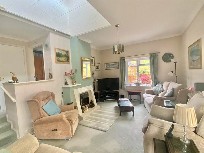 3 Bedroom Detached Bungalow For Sale In Kenchester, Bancroft, Milton Keynes, MK13