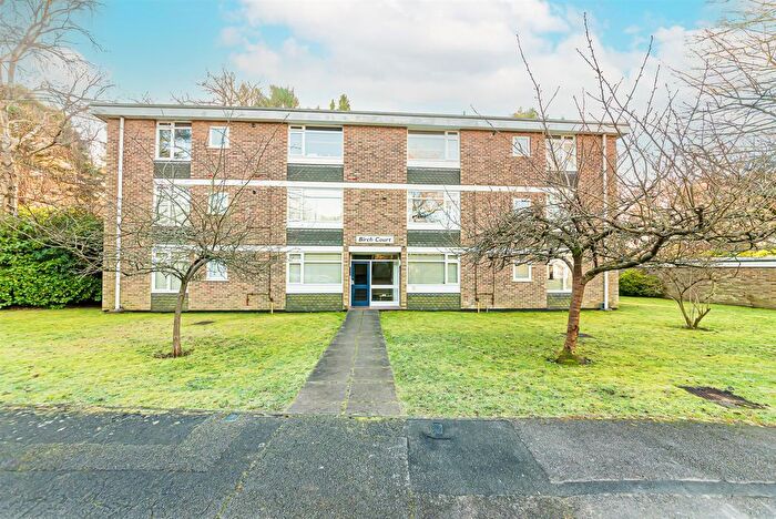 2 Bedroom Flat For Sale In Birch Court, Birchside, Crowthorne, Berkshire, RG45