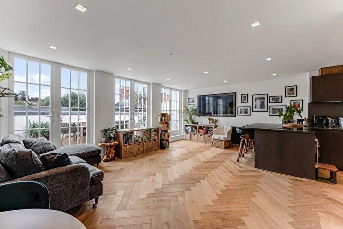 2 Bedroom Flat To Rent In Kidderpore Avenue, Hampstead, NW3