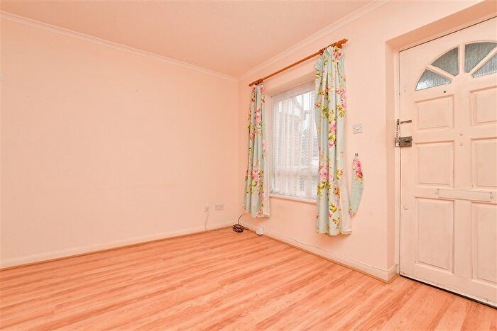 1 Bedroom Terraced House For Sale In Birchanger Road, London, SE25