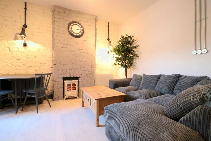 1 Bedroom Flat To Rent In Hirwain Street, Cathays, Cardiff, CF24