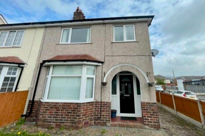 3 Bedroom Property To Rent In Ronald Avenue, Cyffordd Llandudno, LL31