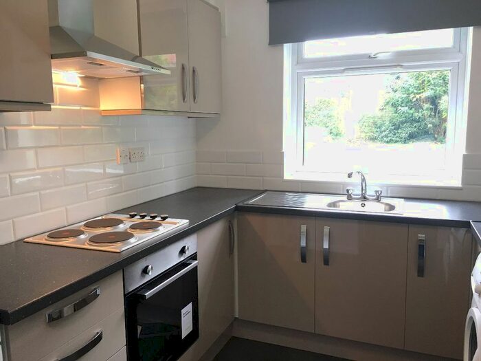 2 Bedroom Flat To Rent In Addiscombe Road, Croydon, CR0