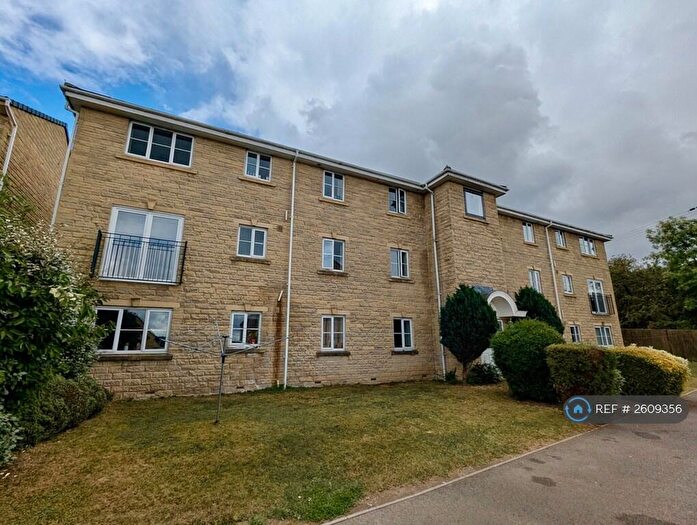 3 Bedroom Flat To Rent In Beechwood Park, Brighouse, HD6