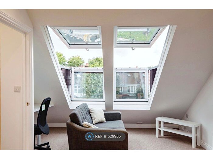 2 Bedroom Maisonette To Rent In Vectis Gardens, London, SW17