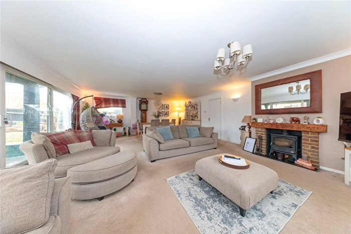 5 Bedroom Detached House For Sale In St Margarets Close, Newport Pagnell, Buckinghamshire, MK16