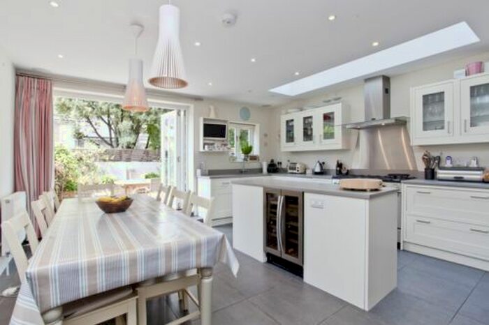 4 Bedroom Terraced House To Rent In Tonsley Hill, Wandsworth, SW18