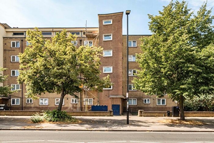 3 Bedroom Apartment For Sale In Evelyn Street, London, SE8
