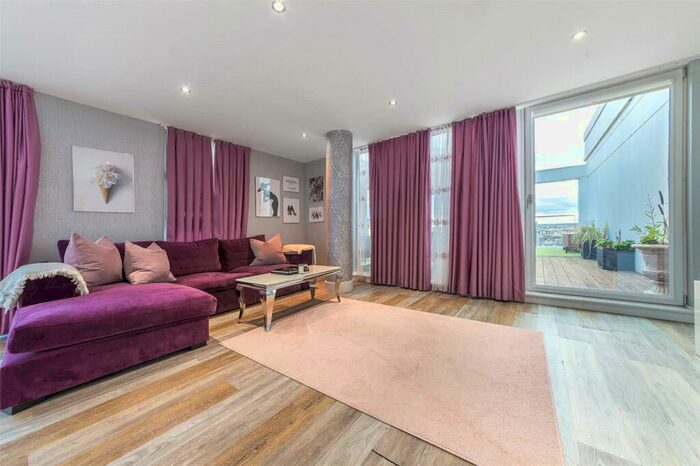 2 Bedroom Apartment To Rent In Millharbour, London, E14