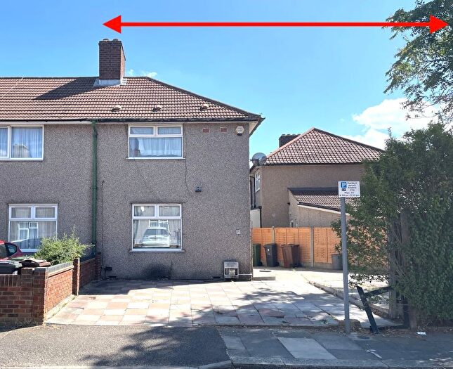 2 Bedroom End Of Terrace House For Sale In Alleyndale Road, Dagenham, RM8