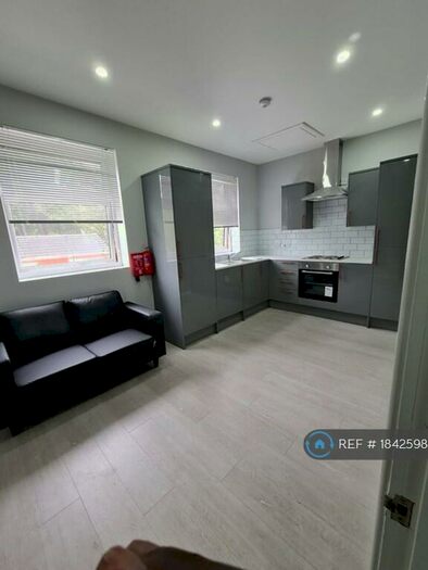 2 Bedroom Flat To Rent In Paynes Lane, Coventry, CV1