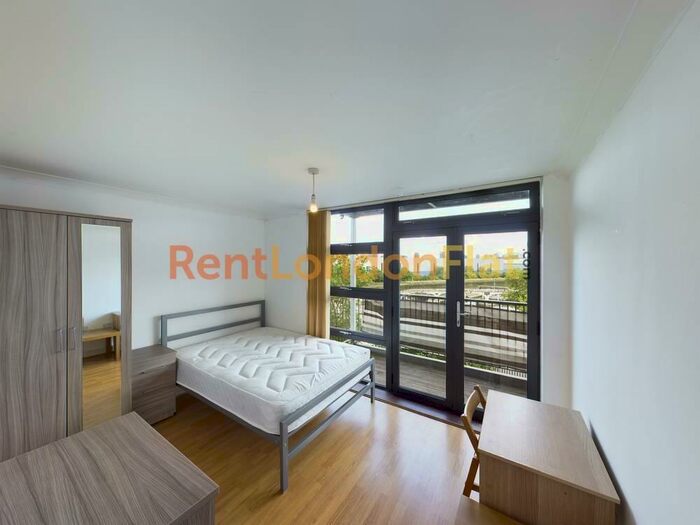 4 Bedroom Flat To Rent In Maltings Close, Bromley-by-Bow, , London &#; Bed Flat, E3